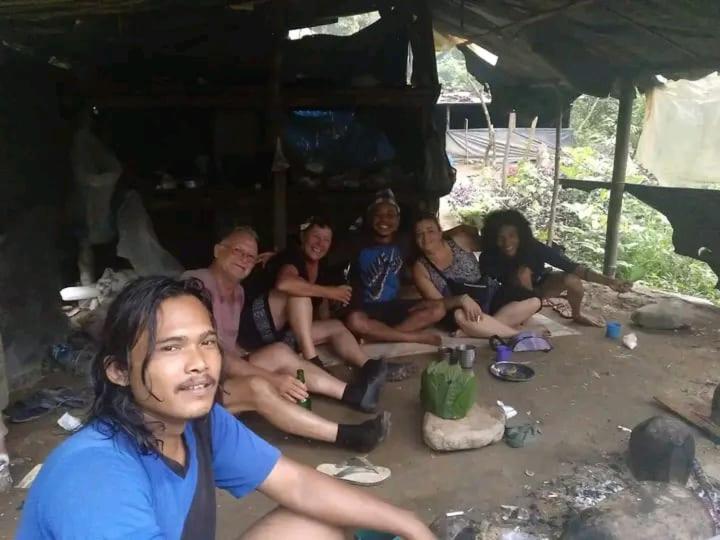 Brown Bamboo Guest House & Trekking Bukit Lawang Exterior photo