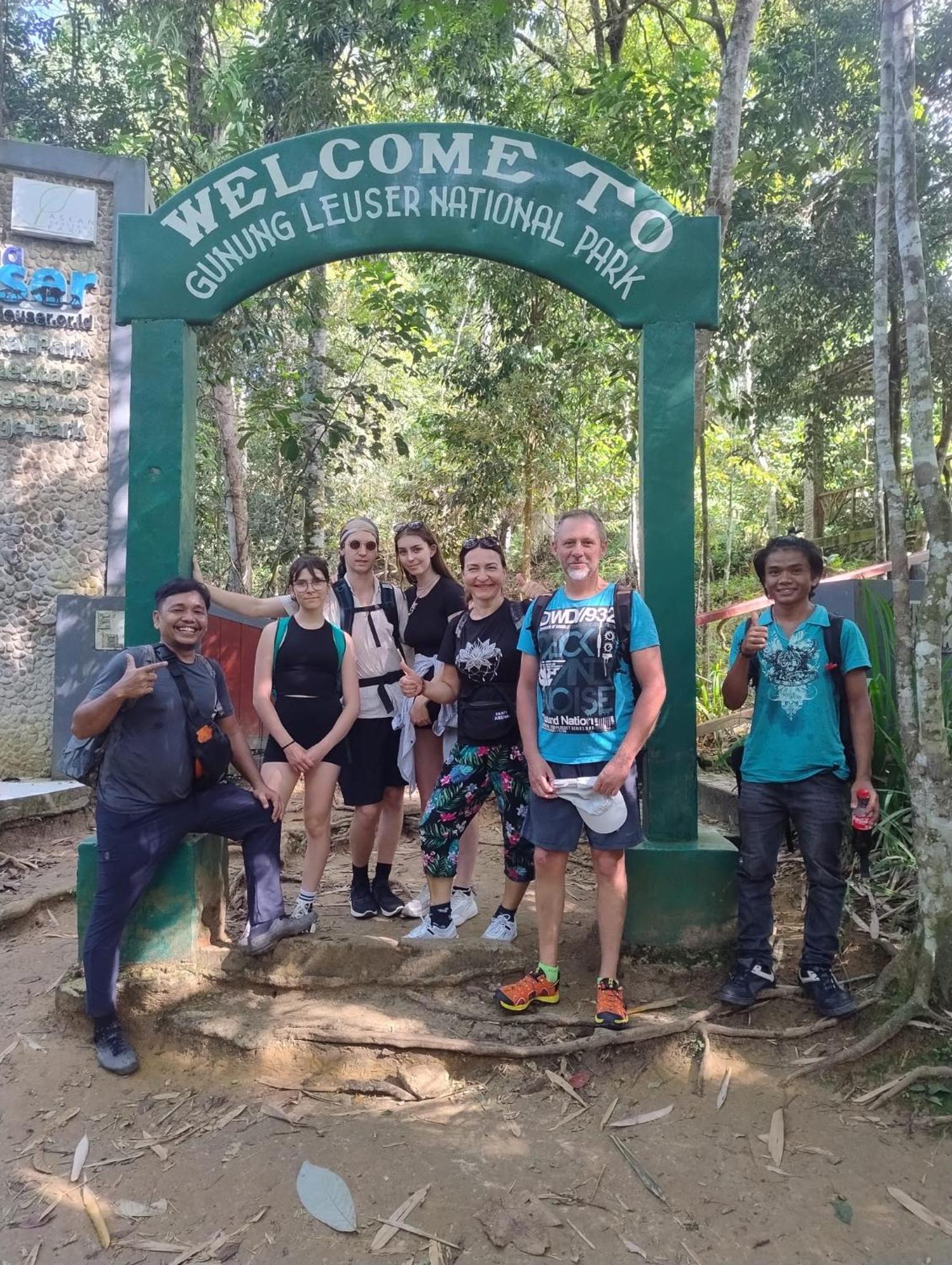 Brown Bamboo Guest House & Trekking Bukit Lawang Exterior photo